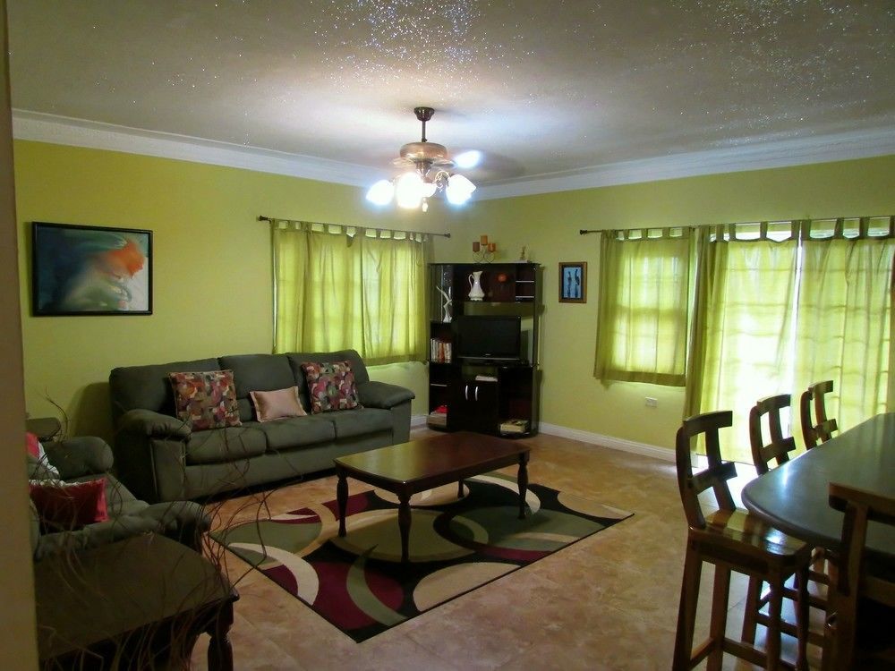 Centrally Located Guest Apartments Kingston Exterior photo