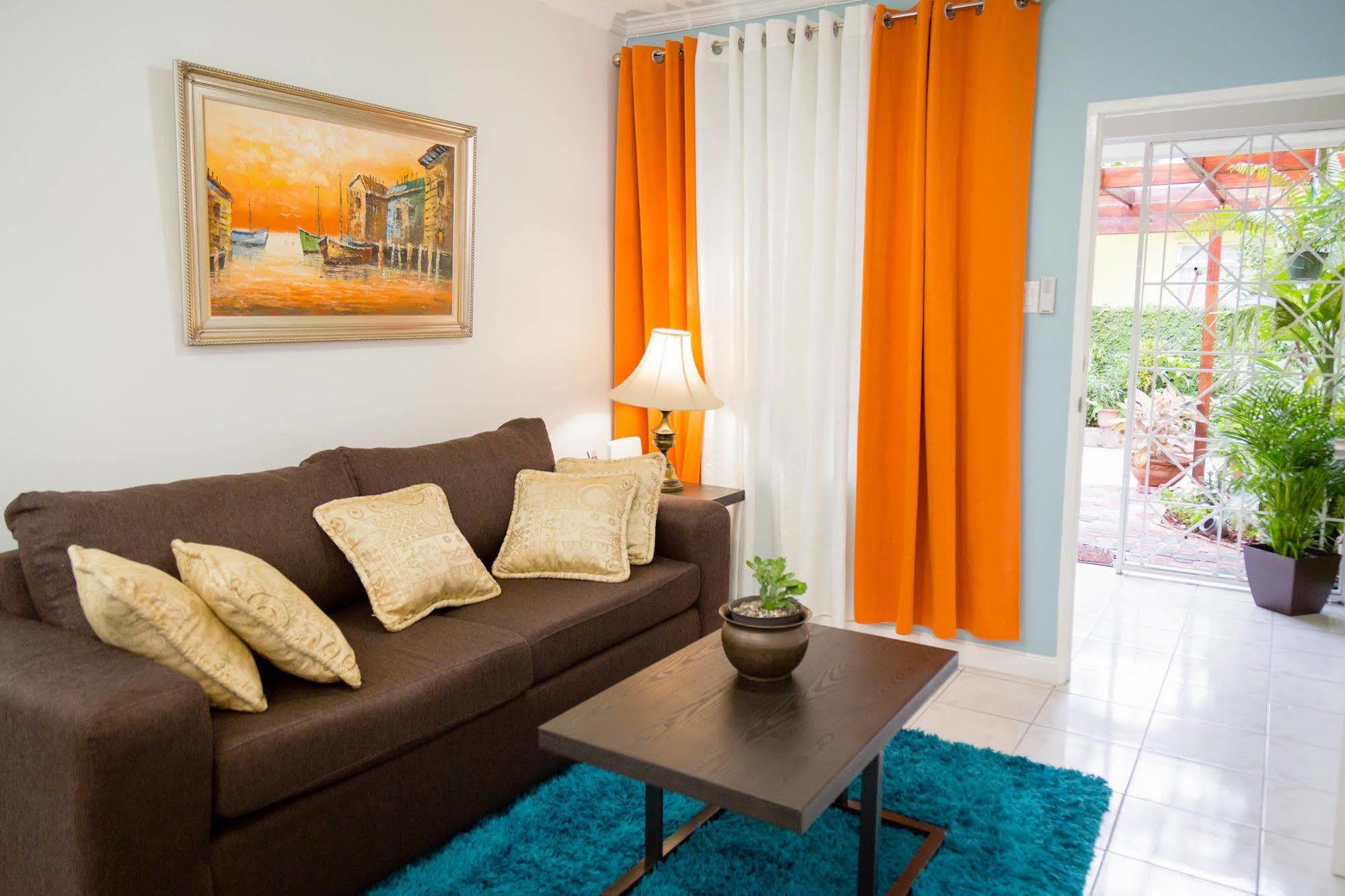 Centrally Located Guest Apartments Kingston Exterior photo