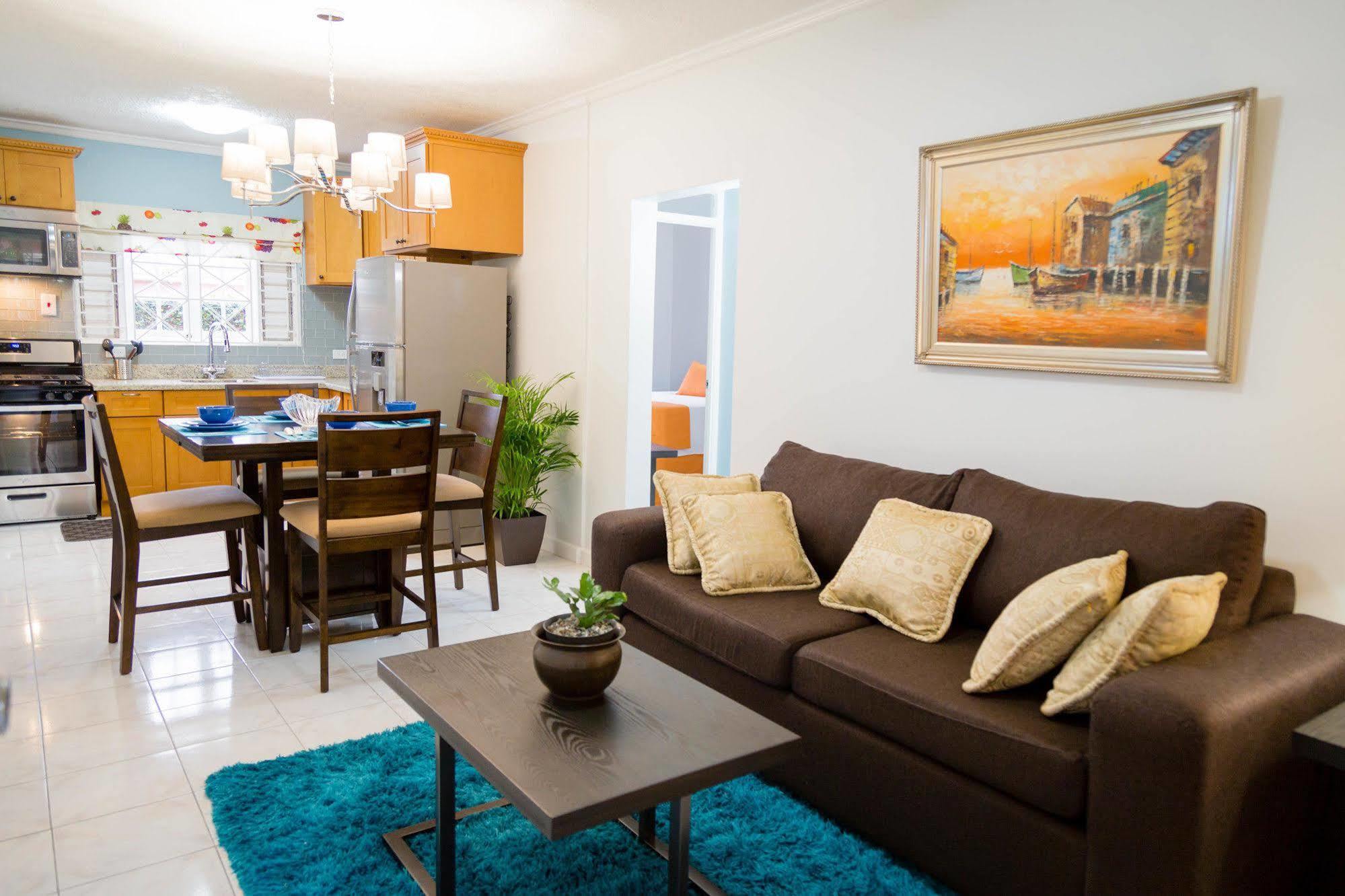 Centrally Located Guest Apartments Kingston Exterior photo